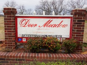 Deer Meadows I Apartments Sign