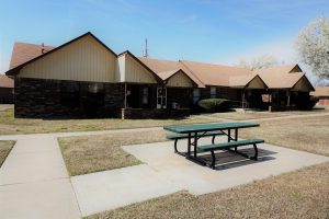 Woodridge East I & II Apartments Picnic Table